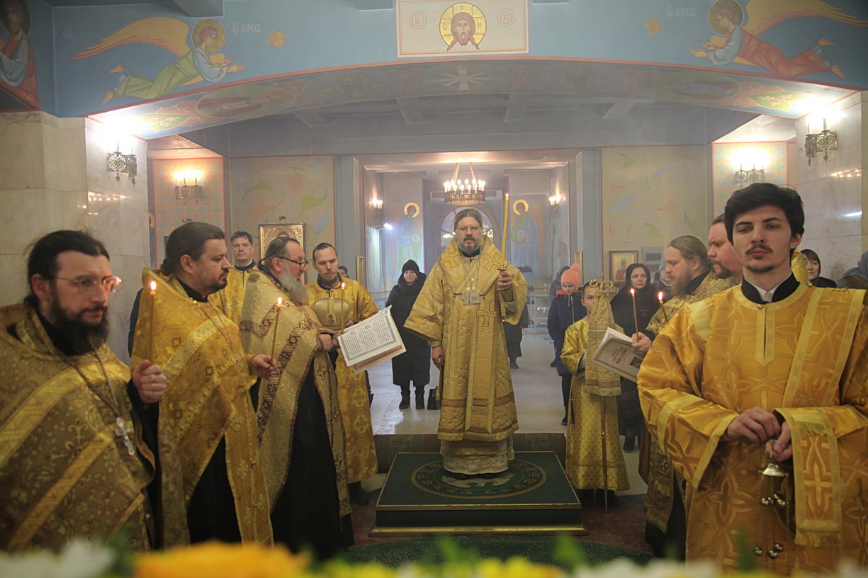 Епископ Николай совершил Всенощное бдение в канун дня памяти святителя Николая, архиепископа Мир Ликийских.