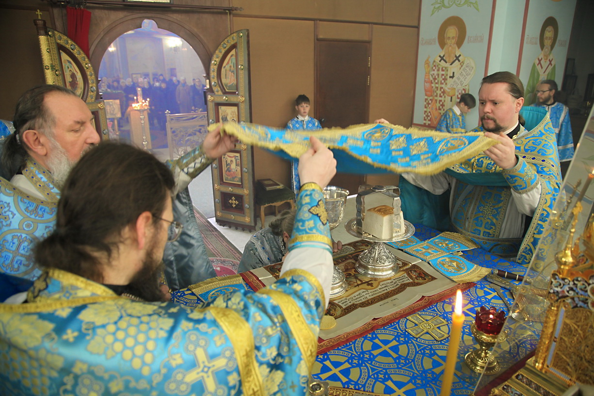 В Неделю 26-ю по Пятидесятнице епископ Находкинский и Преображенский Николай совершил Божественную литургию.