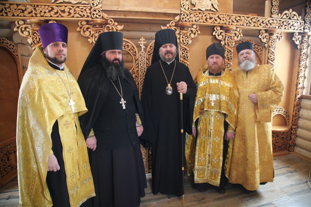  Епископ Николай совершил Божественную литургию в храме Сретения Господня г. Партизанска и освятил купола строящегося храма.