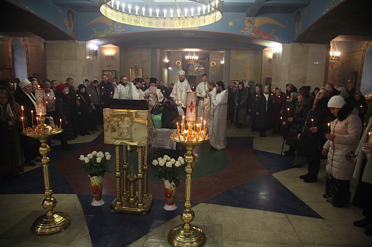 Во Вселенскую родительскую субботу епископ Николай возглавил Божественную литургию в Кафедральном соборе г. Находки.