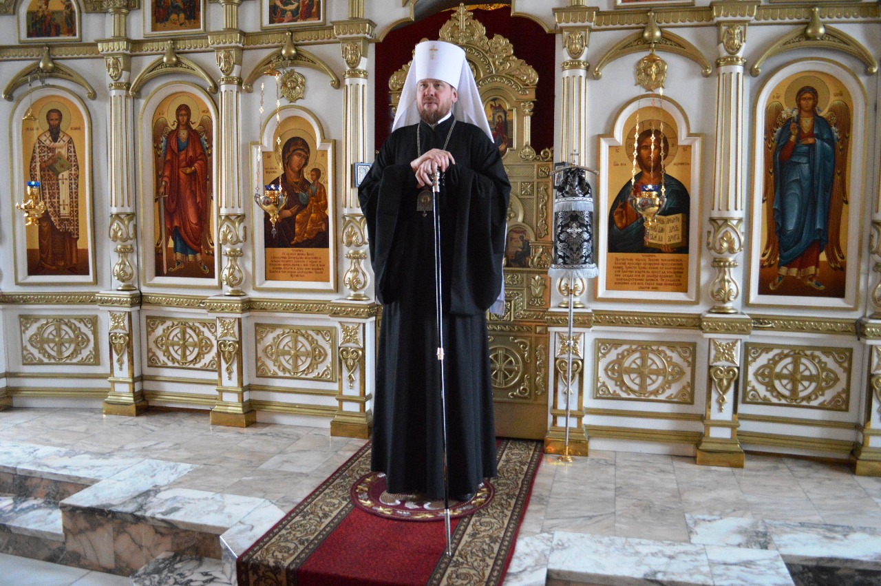 Митрополит Владимир совершил повечерие с чтением покаянного канона в храме святых Кирилла и Мефодия
