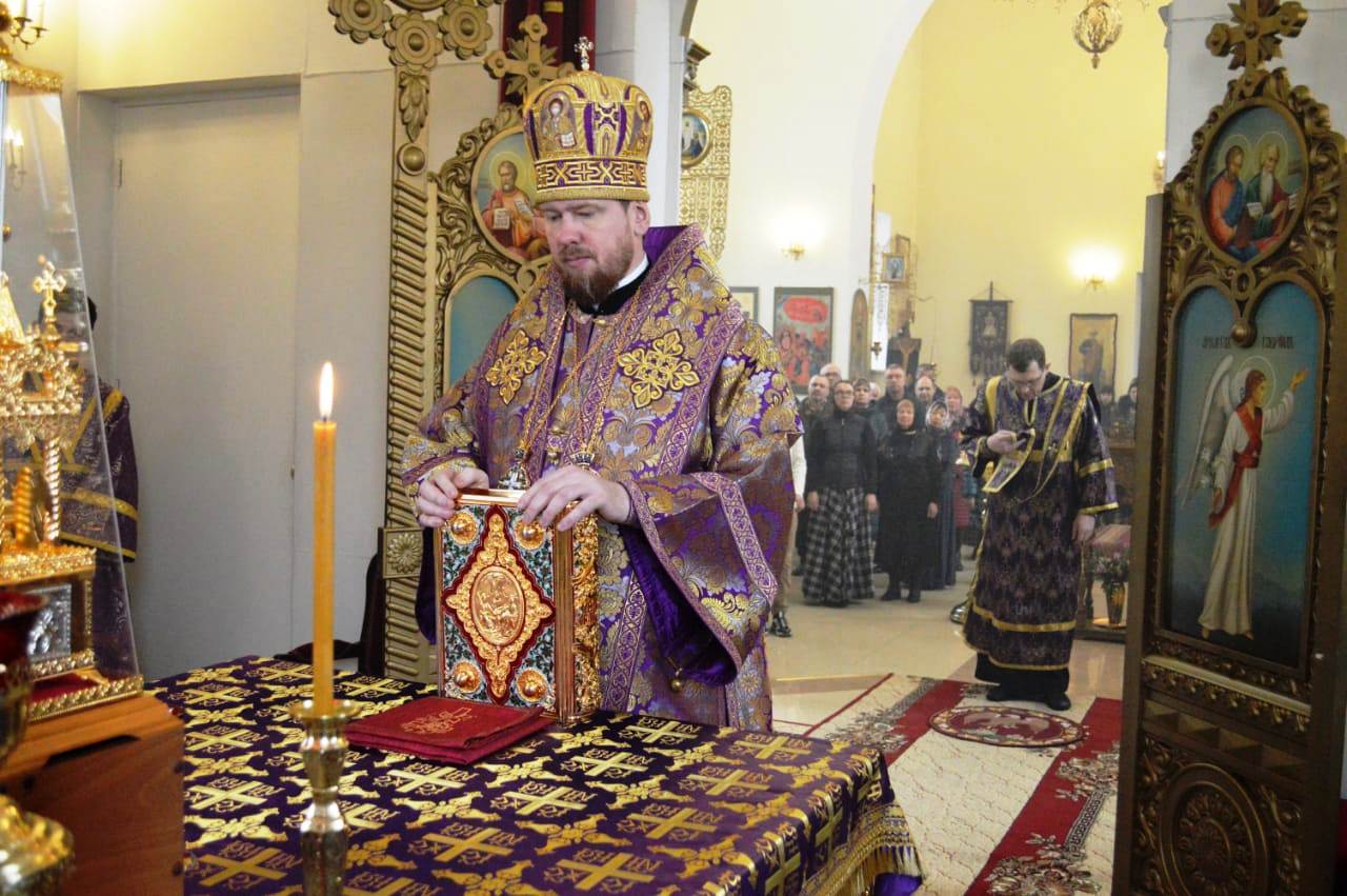 Глава Приморской митрополии совершил Божественную литургию в храме святителя Николая города Уссурийска