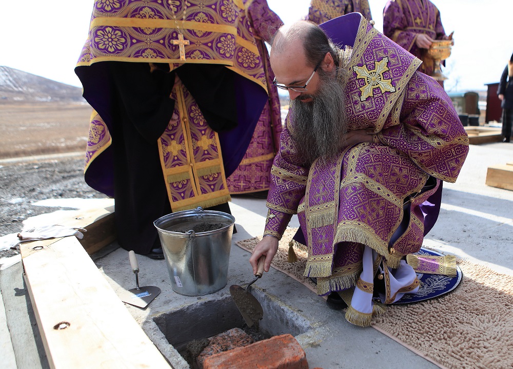 Епископ Уссурийский Иннокентий совершил освящение закладки нового храма в Хасанском районе