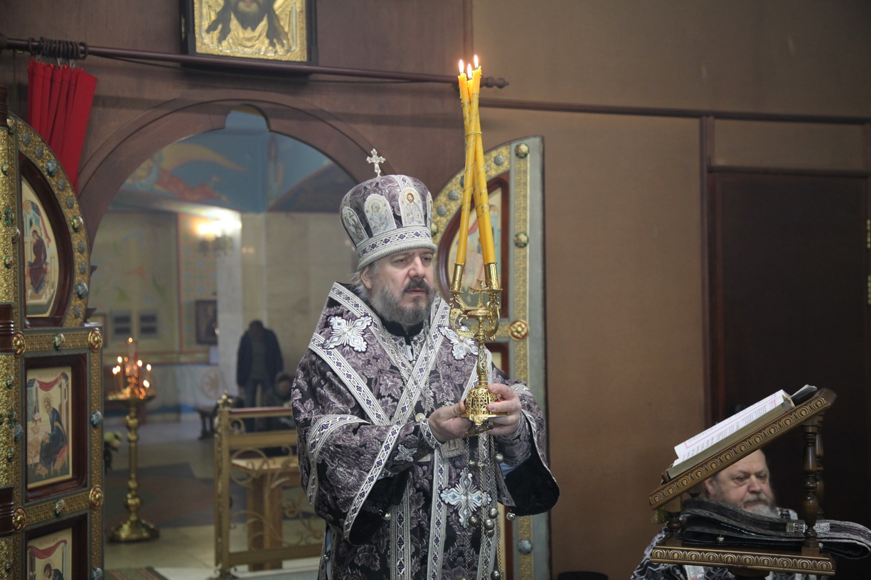 Епископ Находкинский и Преображенский Николай совершил Литургию Преждеосвященных Даров в Казанском Кафедральном соборе г.Находки.