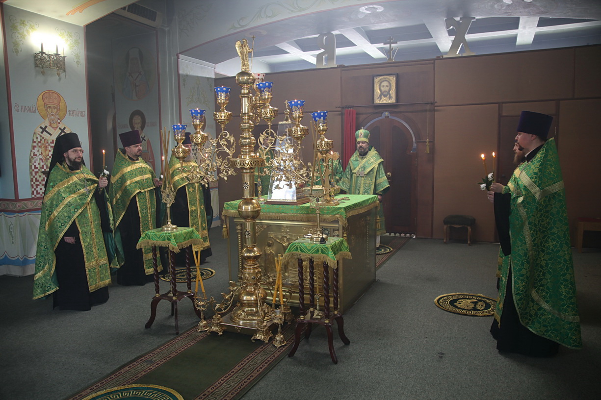 Епископ Николай возглавил всенощное бдение в канун Вербного воскресенья.