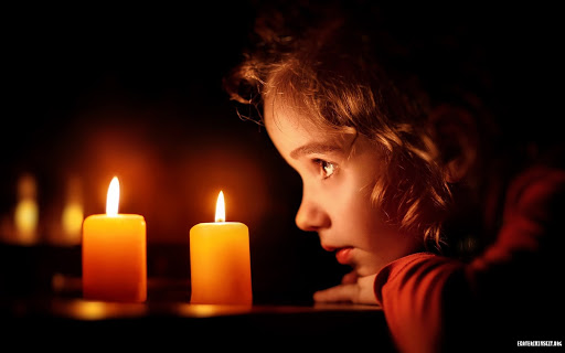 Православные в условиях карантина зажгут свечи в окнах в пасхальную ночь.