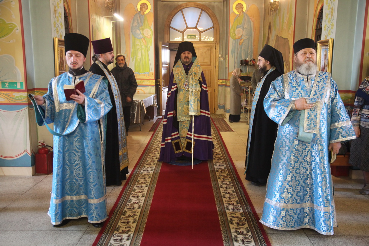 В канун праздника Благовещения Пресвятой Богородицы епископ Николай возглавил всенощное бдение в Казанском соборе Находки