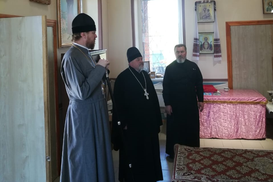 Митрополит Владимир посетил храм-часовню в честь Воскресенья Словущего на Новом городском кладбище города Спасск-Дальний