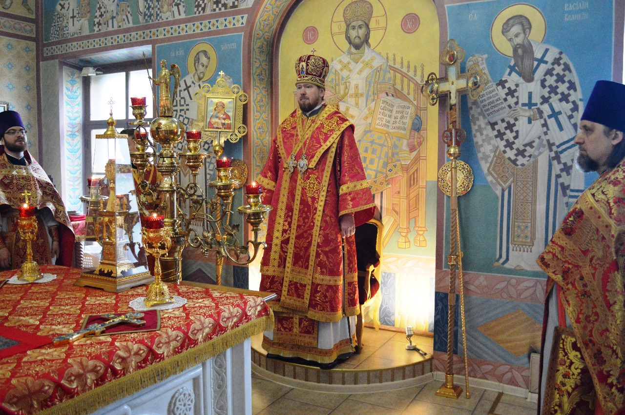 В День Победы глава Приморской митрополии совершил богослужение в храме Казанской иконы Божией Матери