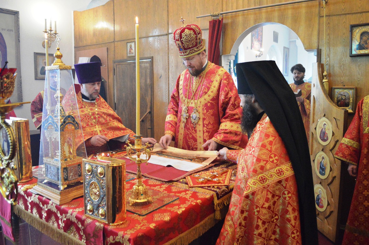 В Неделю жен-мироносиц митрополит Владимир совершил литургию в Марфо-Мариинском монастыре