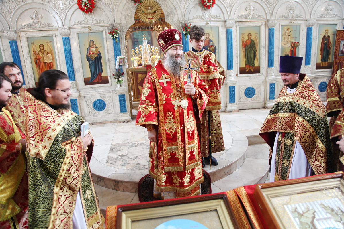 Архиерейское богослужение в день святых Жен Мироносиц (+ Фото)