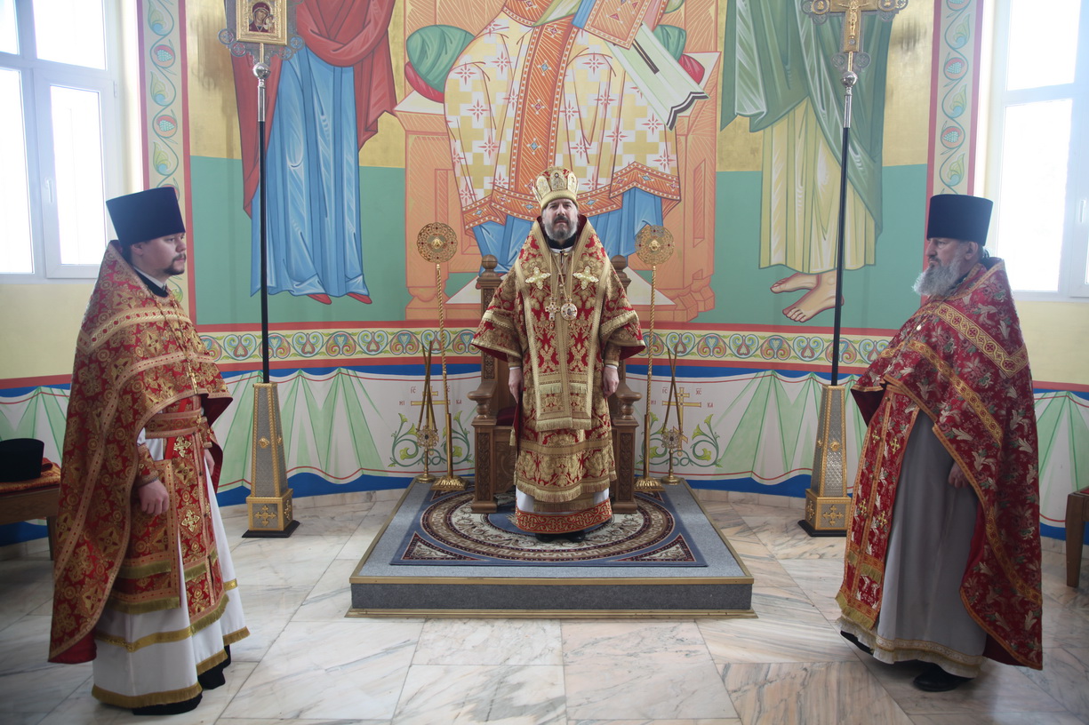 В Неделю 5-ю по Пасхе, о самаряныне, епископ Находкинский и Преображенский Николай совершил Божественную литургию в Казанском Кафедральном соборе г. Находки.