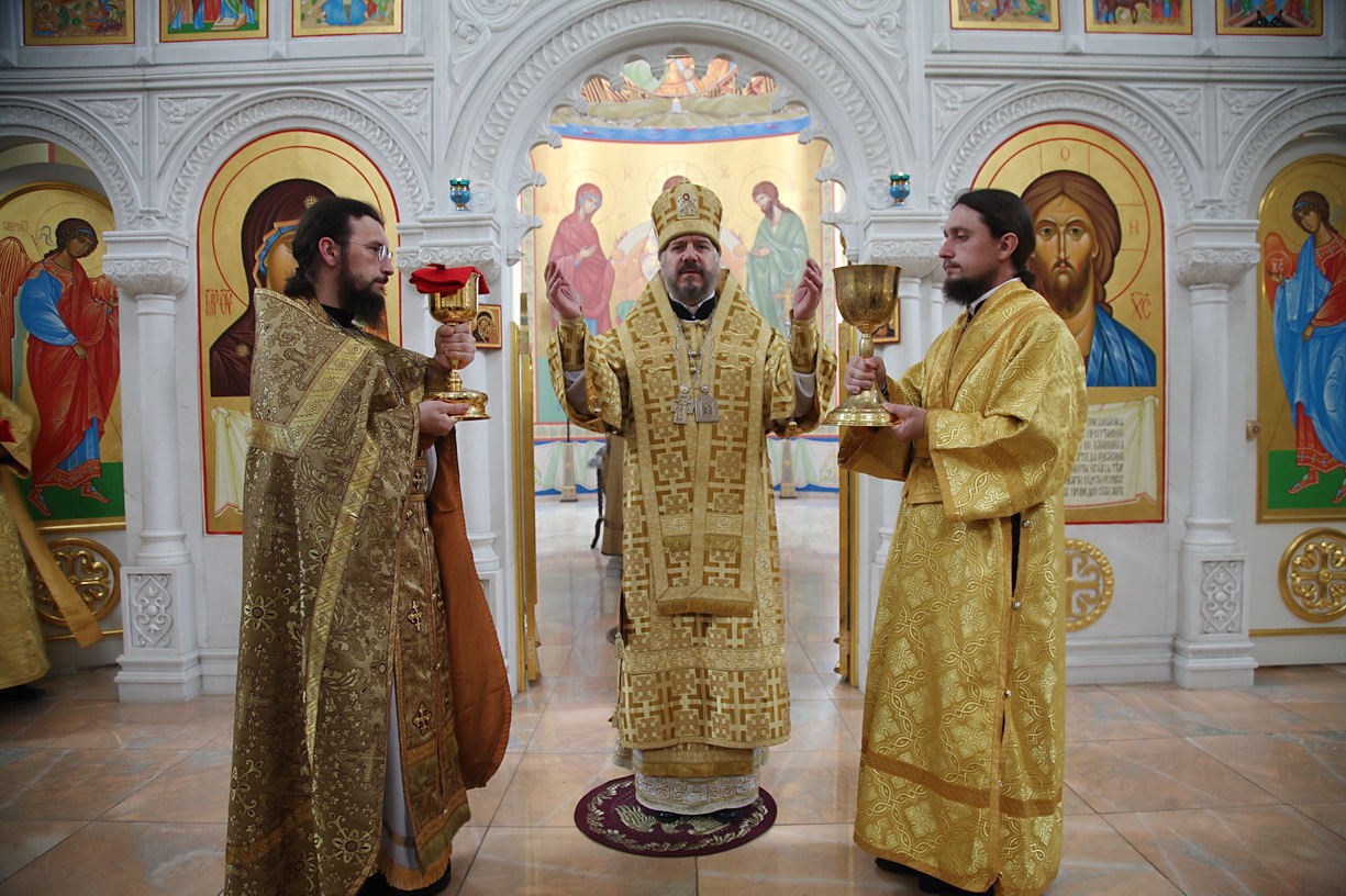 В неделю 3-ю по Пятидесятнице епископ Находкинский и Преображенскийй Николай совершил Божественную литургию в Казанском Кафедральном соборе г. Находки.