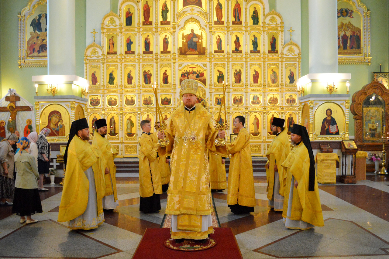 В день праздника Рождества Иоанна Крестителя глава Приморской митрополии совершил Божественную литургию в Покровском соборе