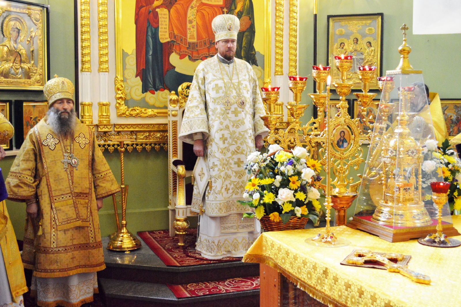 В День Крещения Руси глава Приморской митрополии совершил литургию в Покровском соборе