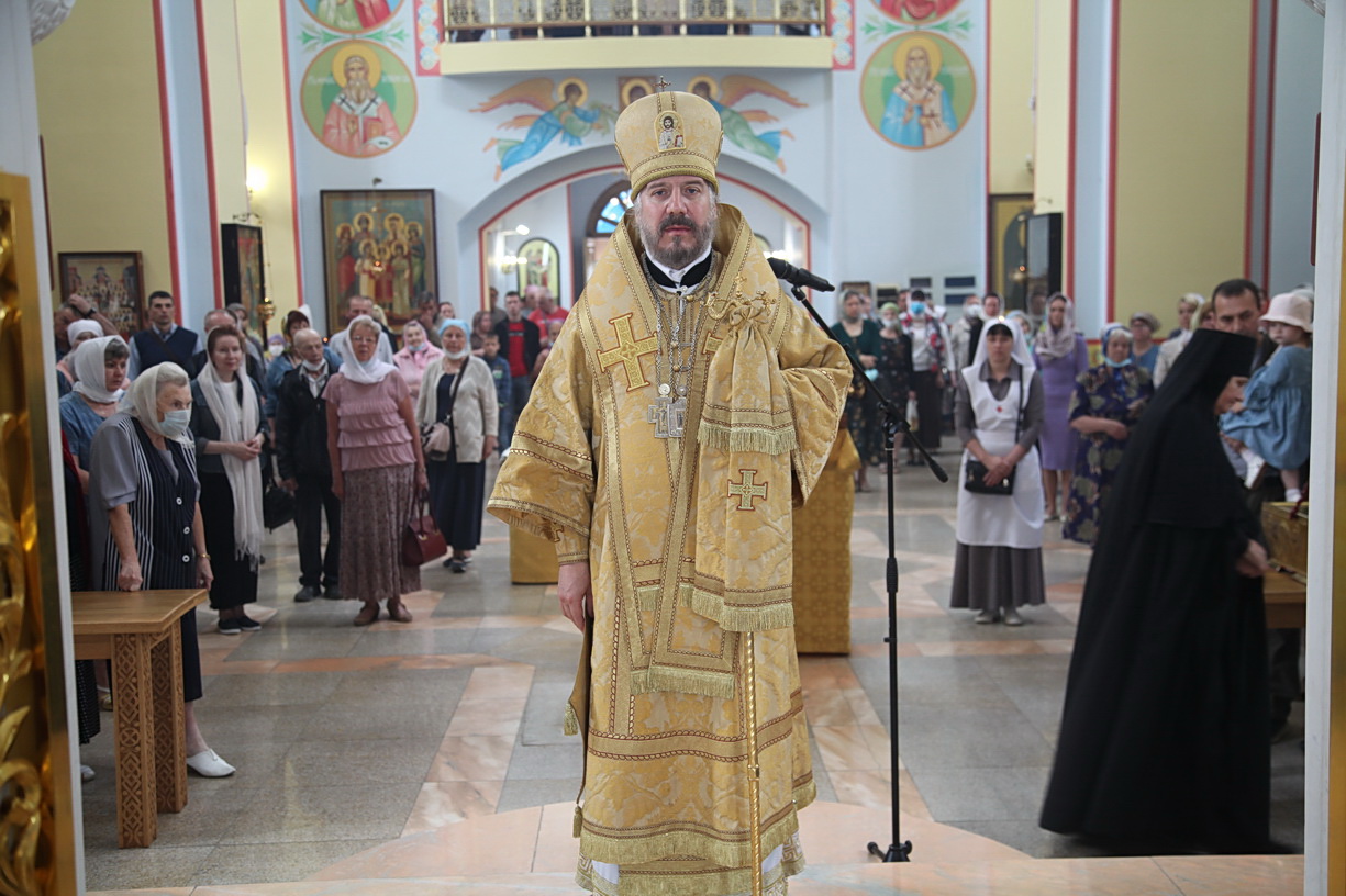 В неделю 6-ю по Пятидесятнице епископ Находкинский и Преображенский Николай совершил Божественную литургию в Казанском Кафедральном соборе г. Находки.