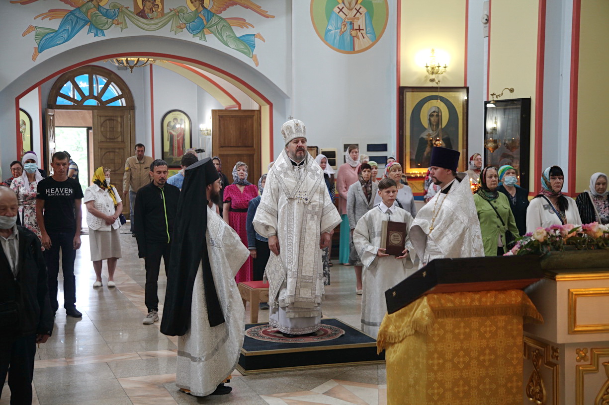 В неделю 11-ю по Пятидесятнице епископ Находкинский и Преображенский Николай совершил Божественную литургию в Казанском Кафедральном соборе г. Находки.