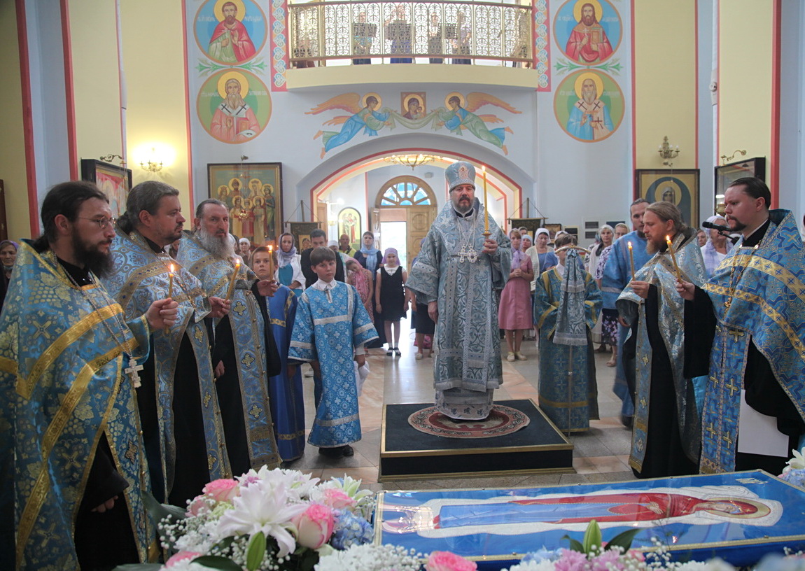 В канун праздника Успения епископ Николай совершил всенощное бдение в Казанском соборе.