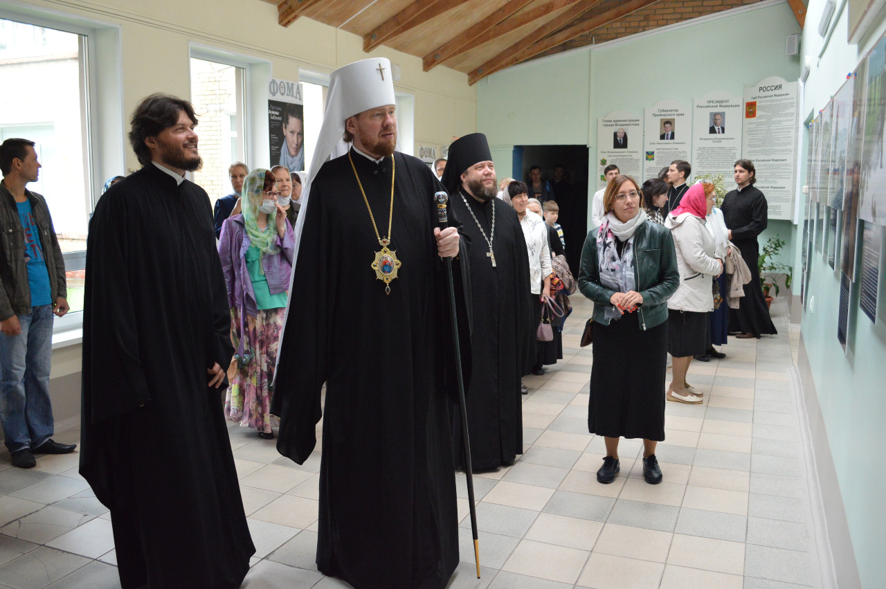 Митрополит Владимир принял участие в открытии фотовыставки «Верующие»