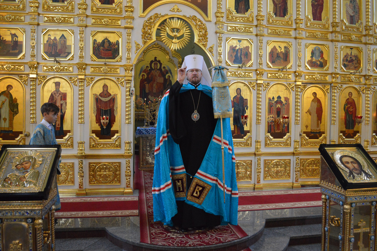 Глава Приморской митрополии совершил всенощное бдение в Покровском кафедральном соборе