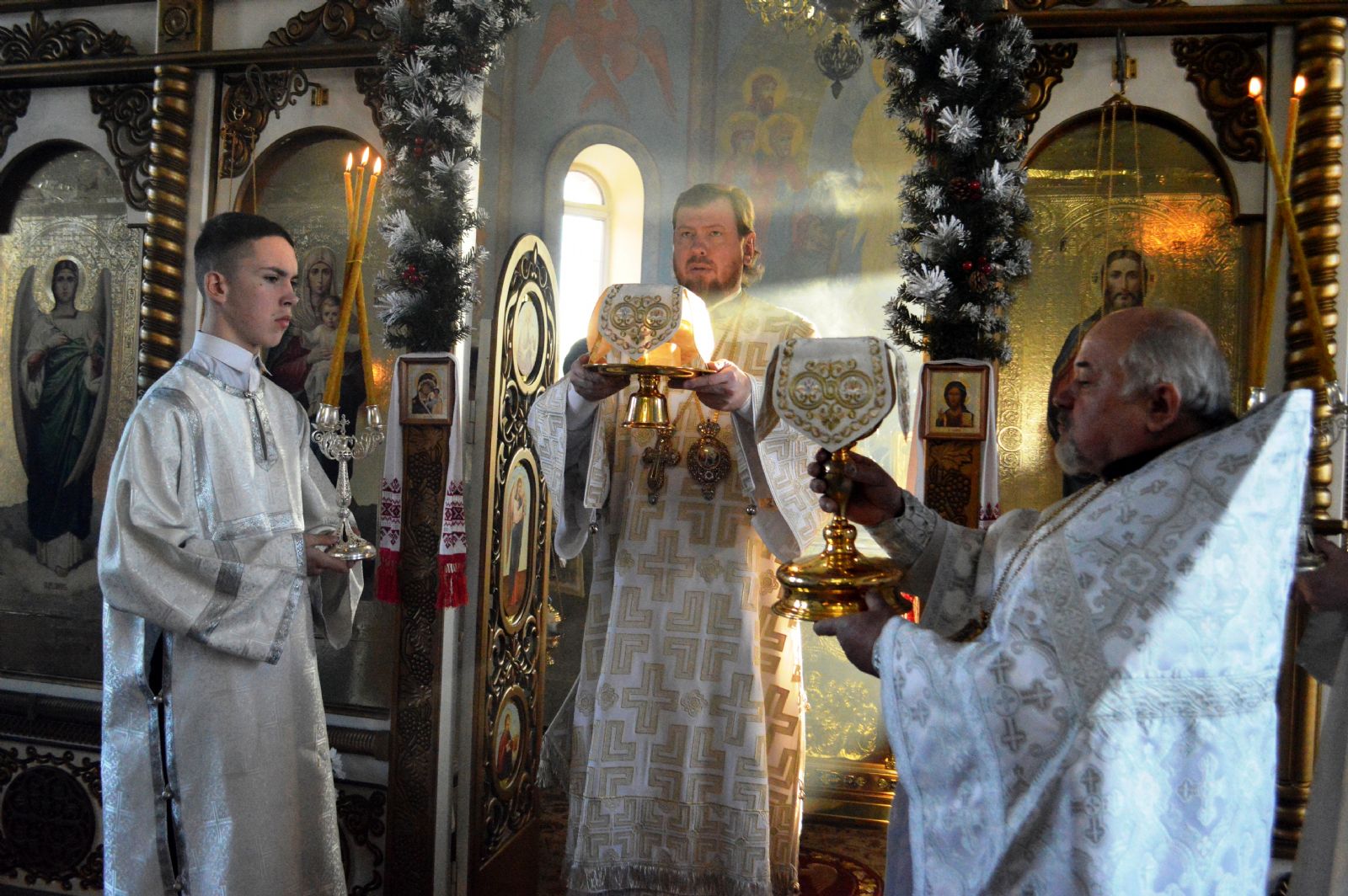 Митрополит Владимир возглавил Божественную литургию в Вознесенском храме села Спасское