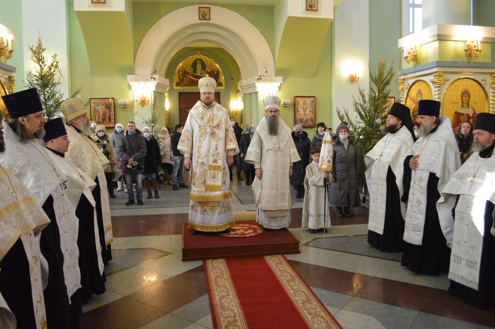 Глава Приморской митрополии совершил великую вечерню в Покровском кафедральном соборе