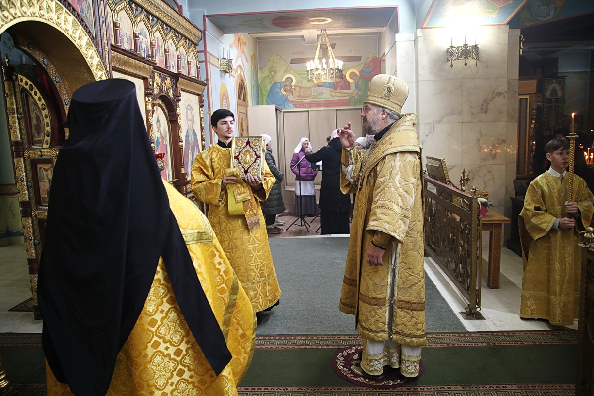 В неделю 34-ю по Пятидесятнице епископ Находкинский и Преображенский Николай совершил Божественную литургию в Казанском Кафедральном соборе г. Находки.