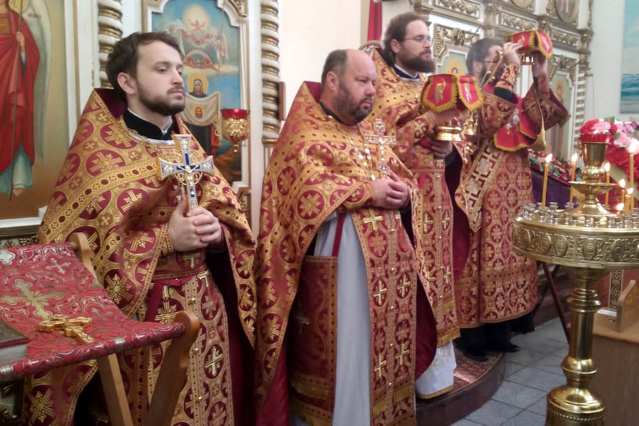 В день престольного праздника в храме в честь святого Игоря Черниговского состоялось соборное служение