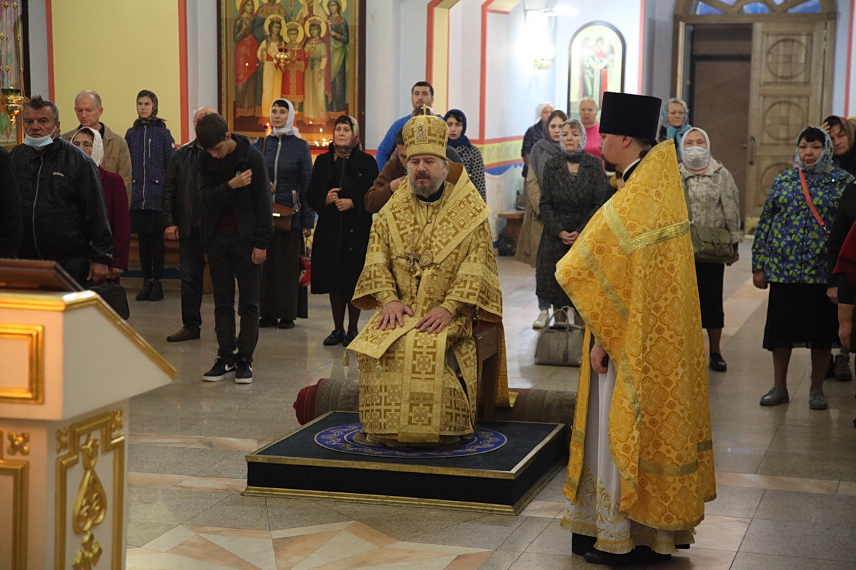 В неделю 16-ю по Пятидесятнице епископ Находкинский и Преображенский Николай совершил Божественную литургию в Казанском Кафедральном соборе г. Находки.