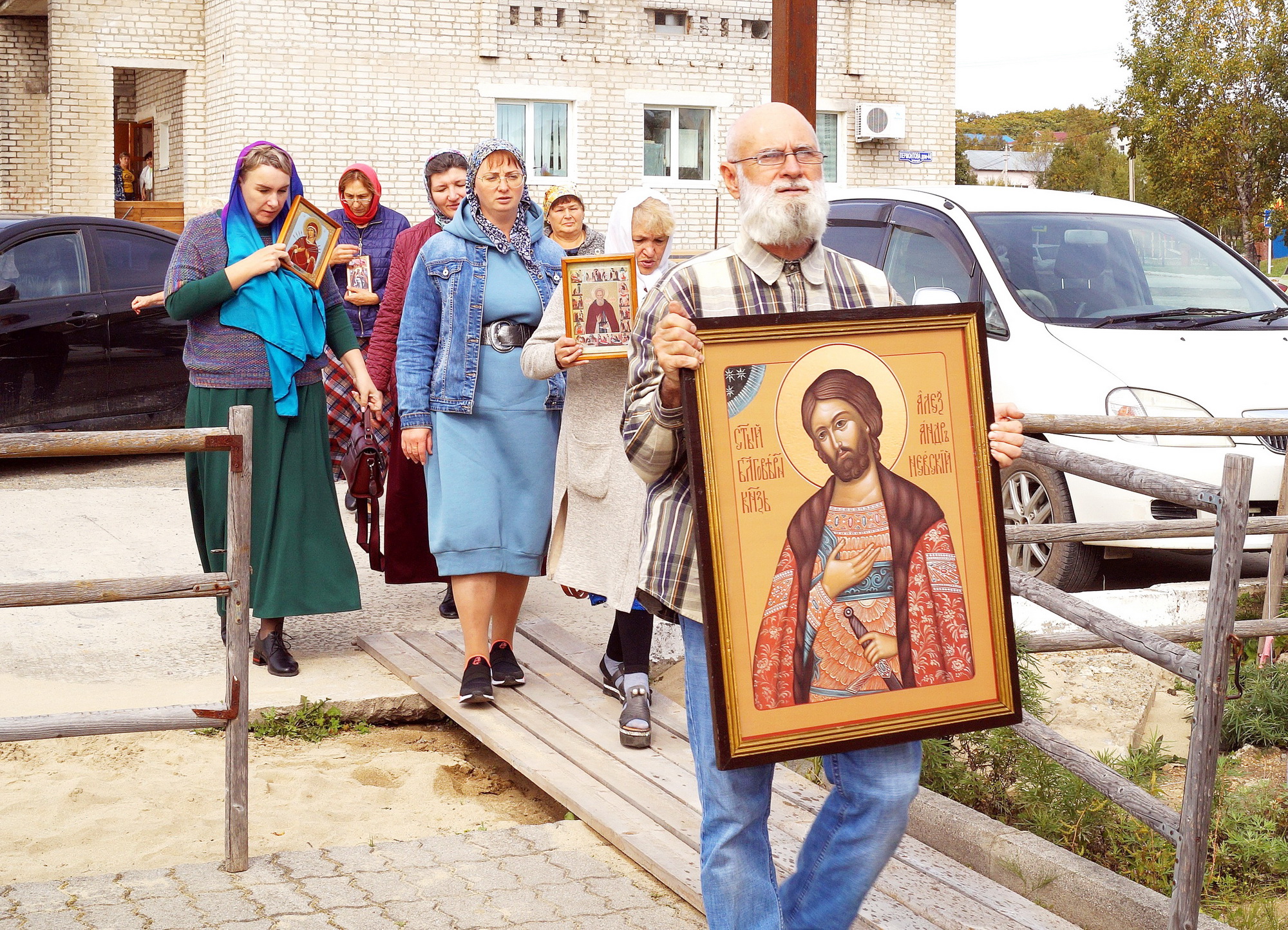 Автомобильный Крестный ход к 10-летию Арсеньевской епархии побывал в Пластуне Тернейского района