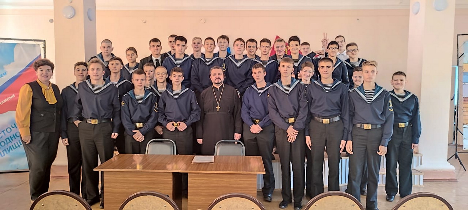 Иерей Виталий Шаркеев провел лекцию для курсантов ДМУ.