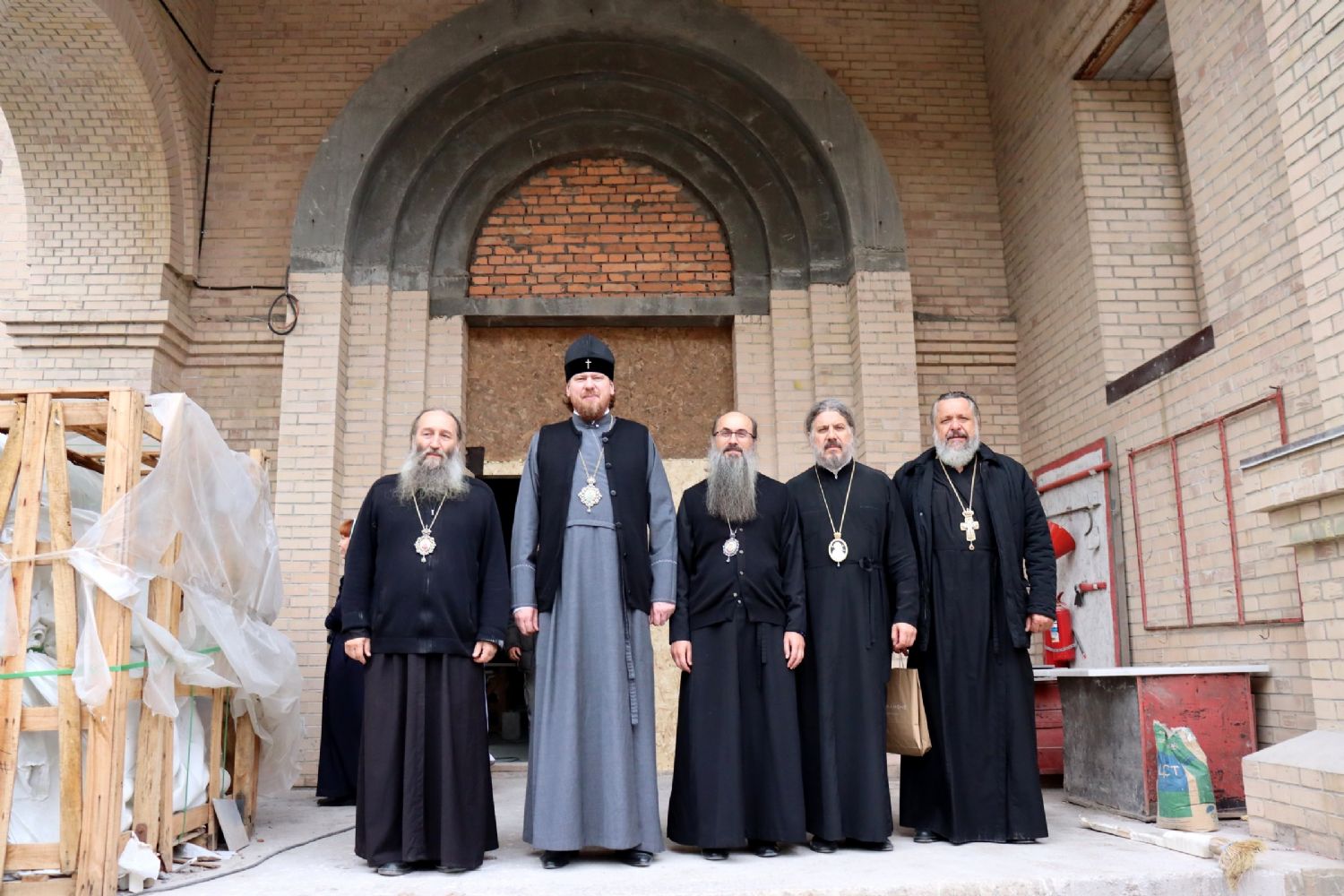 Архиереи Приморской митрополии посетили строящийся Спасо-Преображенский кафедральный собор (+ Фото)