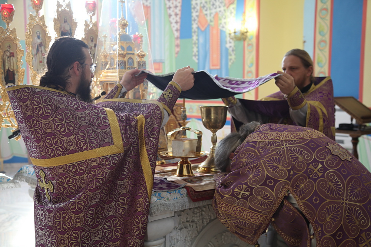 В неделю 15-ю по Пятидесятнице епископ Находкинский и Преображенский Николай совершил Божественную литургию в Казанском Кафедральном соборе г. Находки.