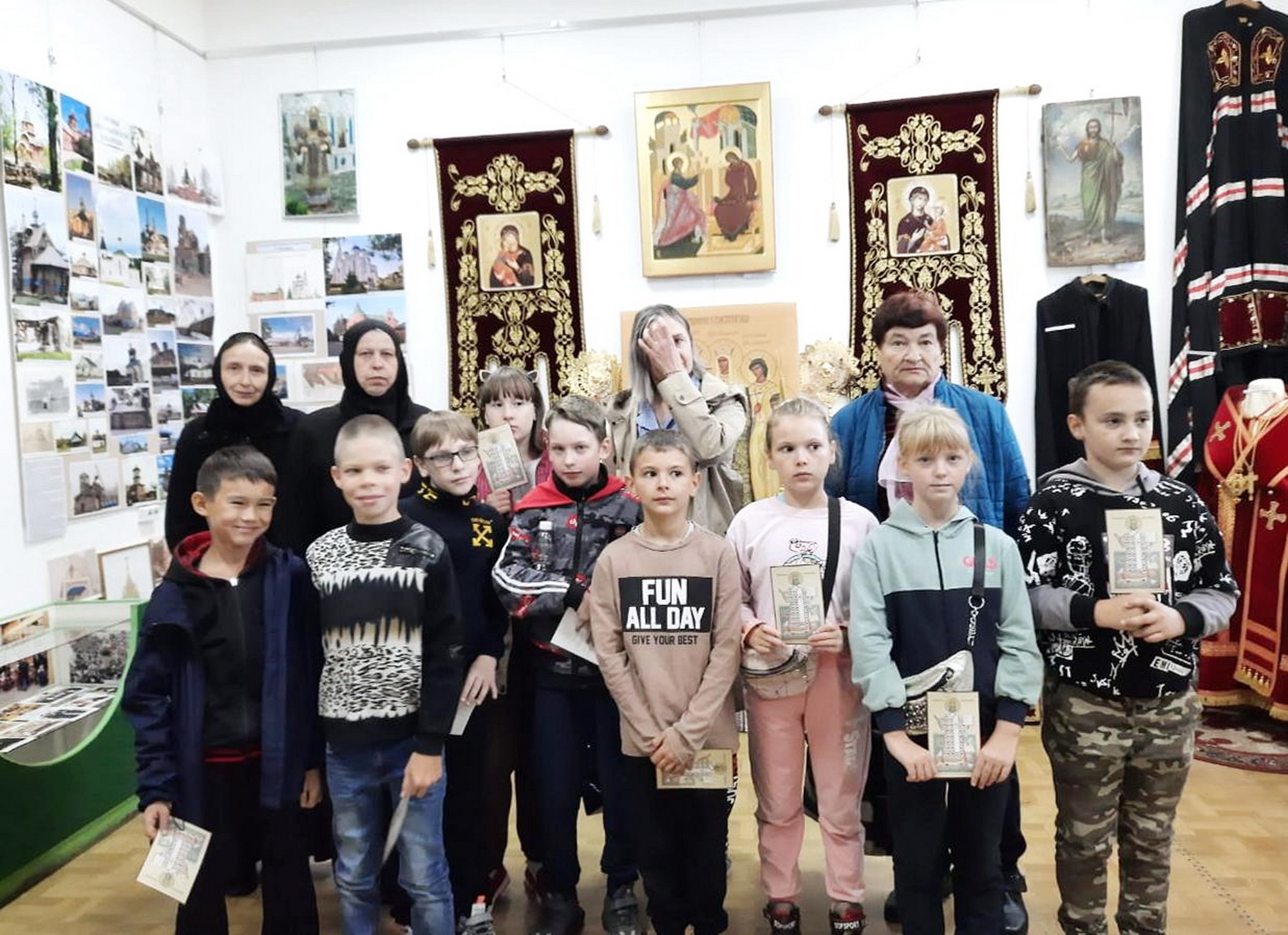 В Кавалеровском краеведческом  музее завершилась  тематическая выставка «10 лет Арсеньевской епархии» (+ Фото)