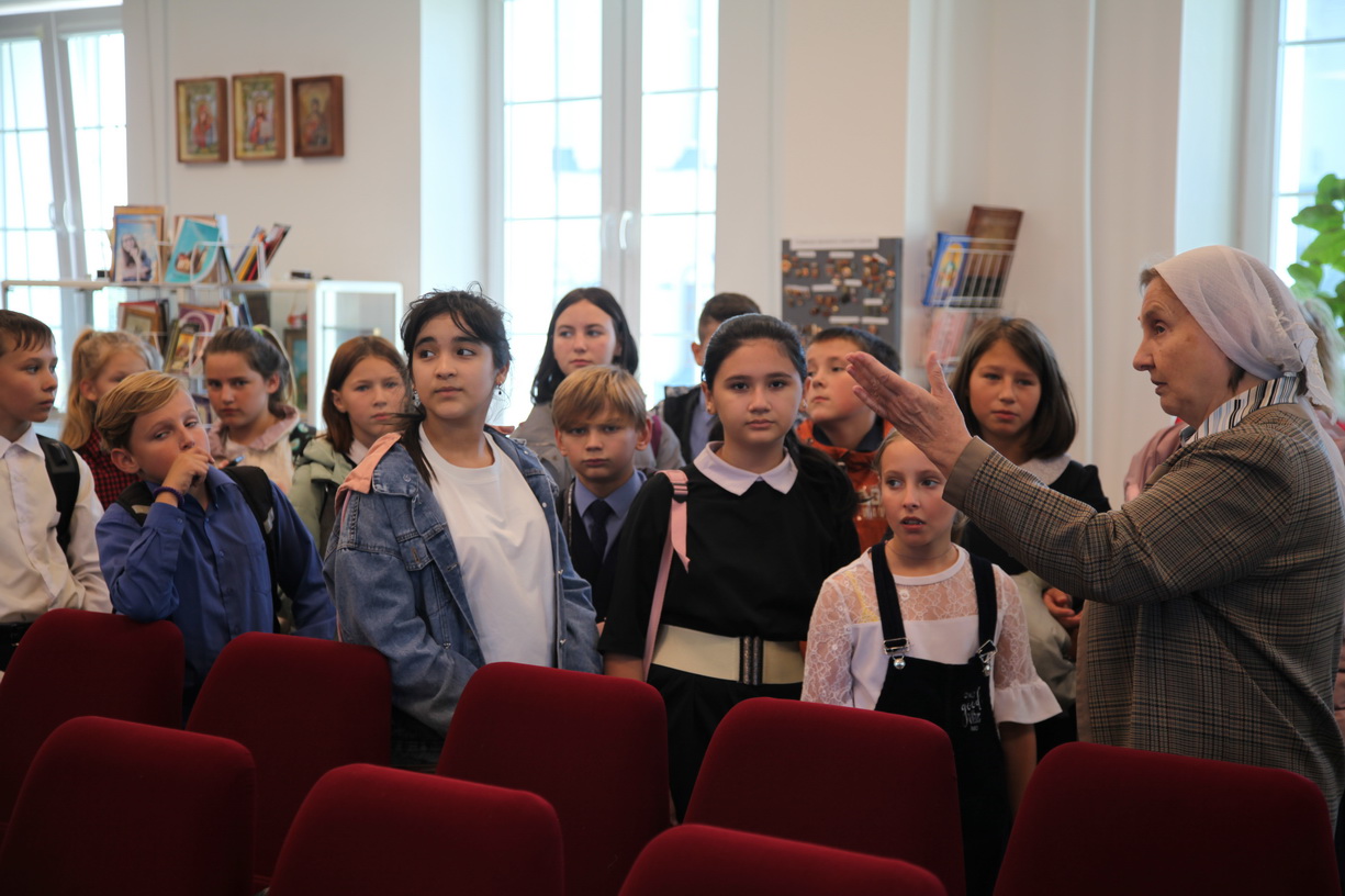 Экскурсия для школьников прошла в Казанском соборе.
