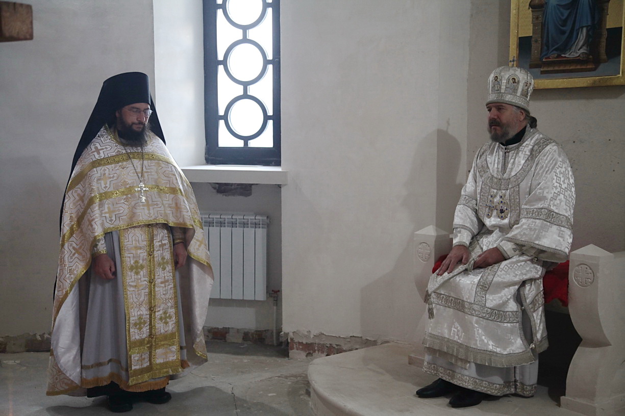 6.11.202г.В Дмитриевскую родительскую субботу епископ Находкинский и Преображенский Николай возглавил Божественную литургию в храме прп. Максима Исповедника г. Находки.