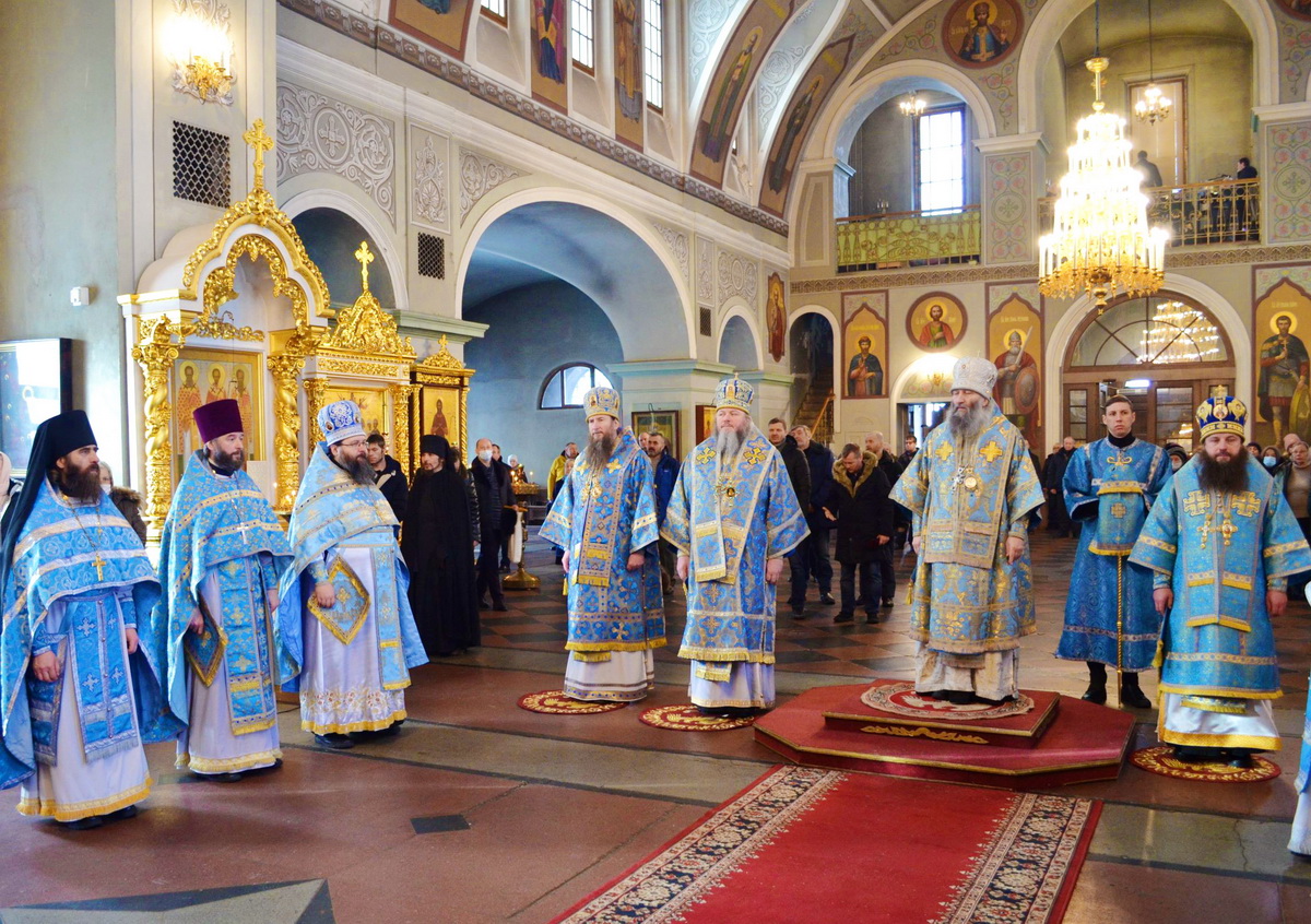В день Сретения Господня епископ Гурий совершил Божественную Литургию в г. Шуя Ивановской области (+ Фото)