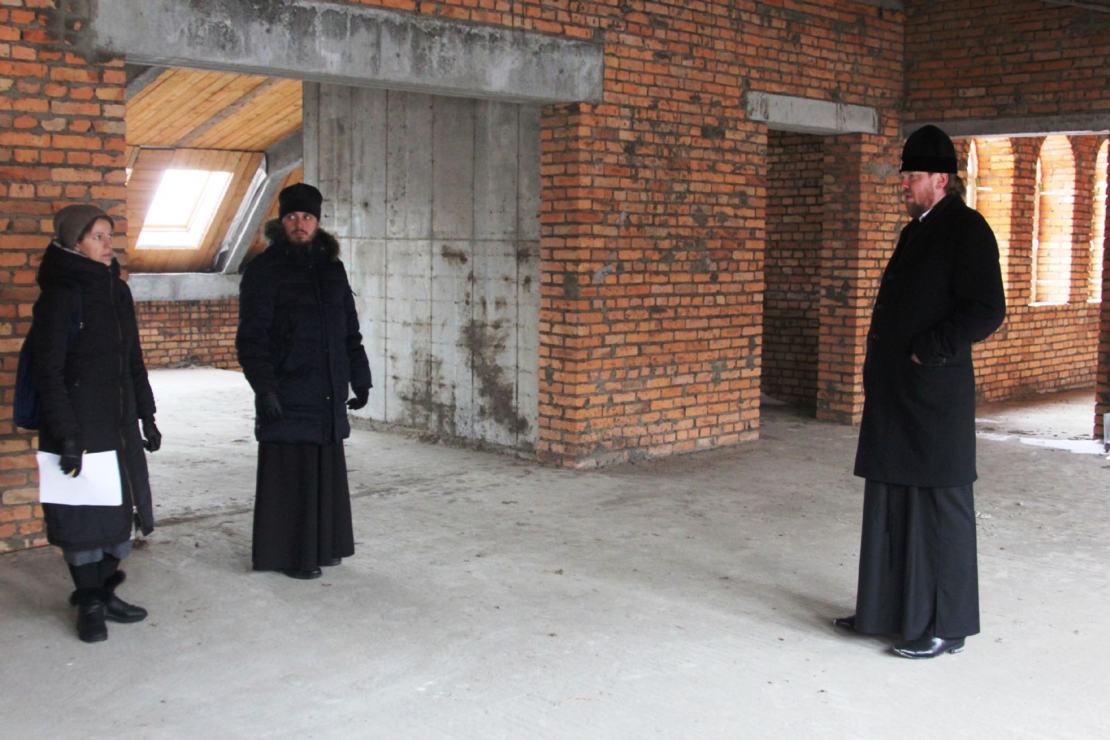 Глава митрополии провел совещание, посвященное строительству причтового дома Покровского собора