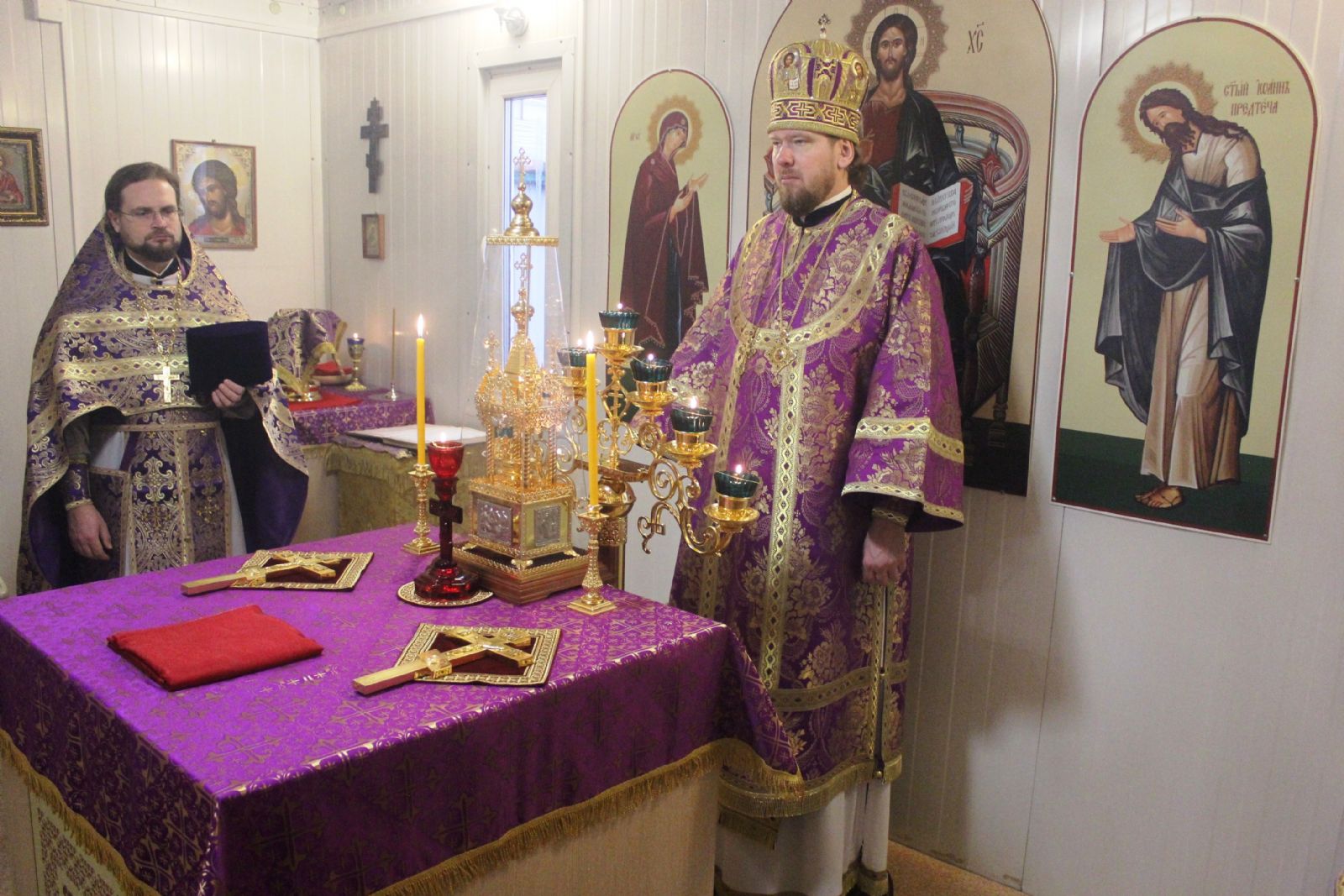 Глава Приморской митрополии совершил Божественную литургию во временном храме строящегося Спасо-Преображенского кафедрального собора
