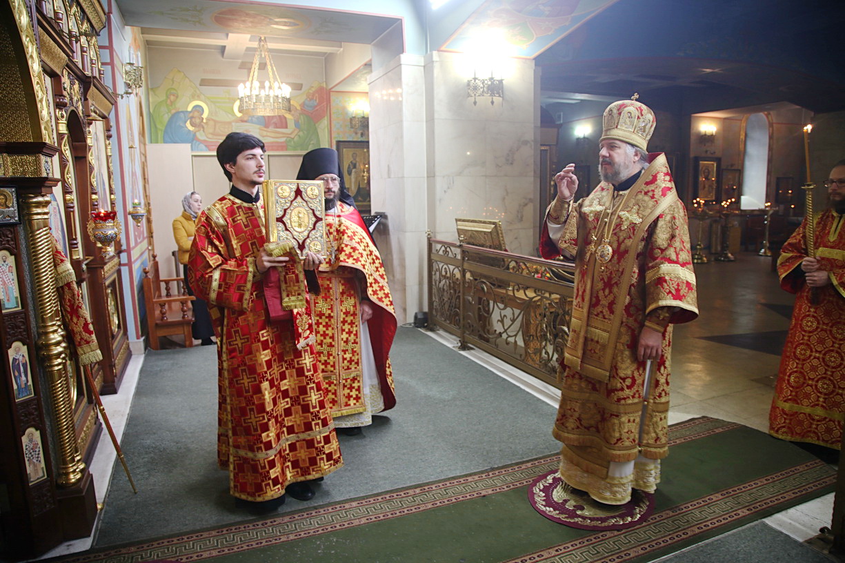 Епископ Находкинский и Преображенский Николай совершил Божественную литургию в Казанском Кафедральном соборе г. Находка.
