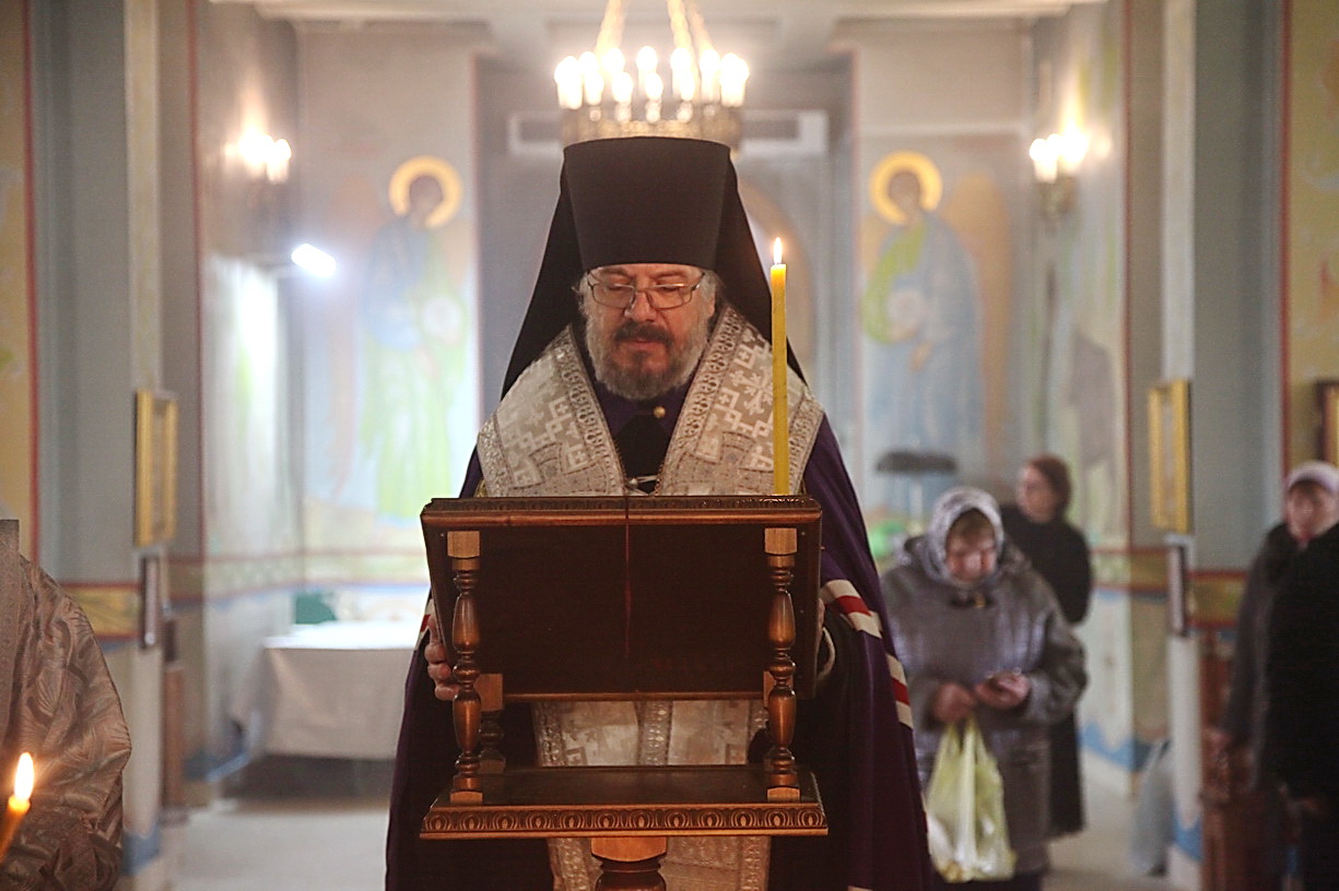 Епископ Николай возглавил заупокойное богослужение в Казанском Кафедральном соборе г. Находки.