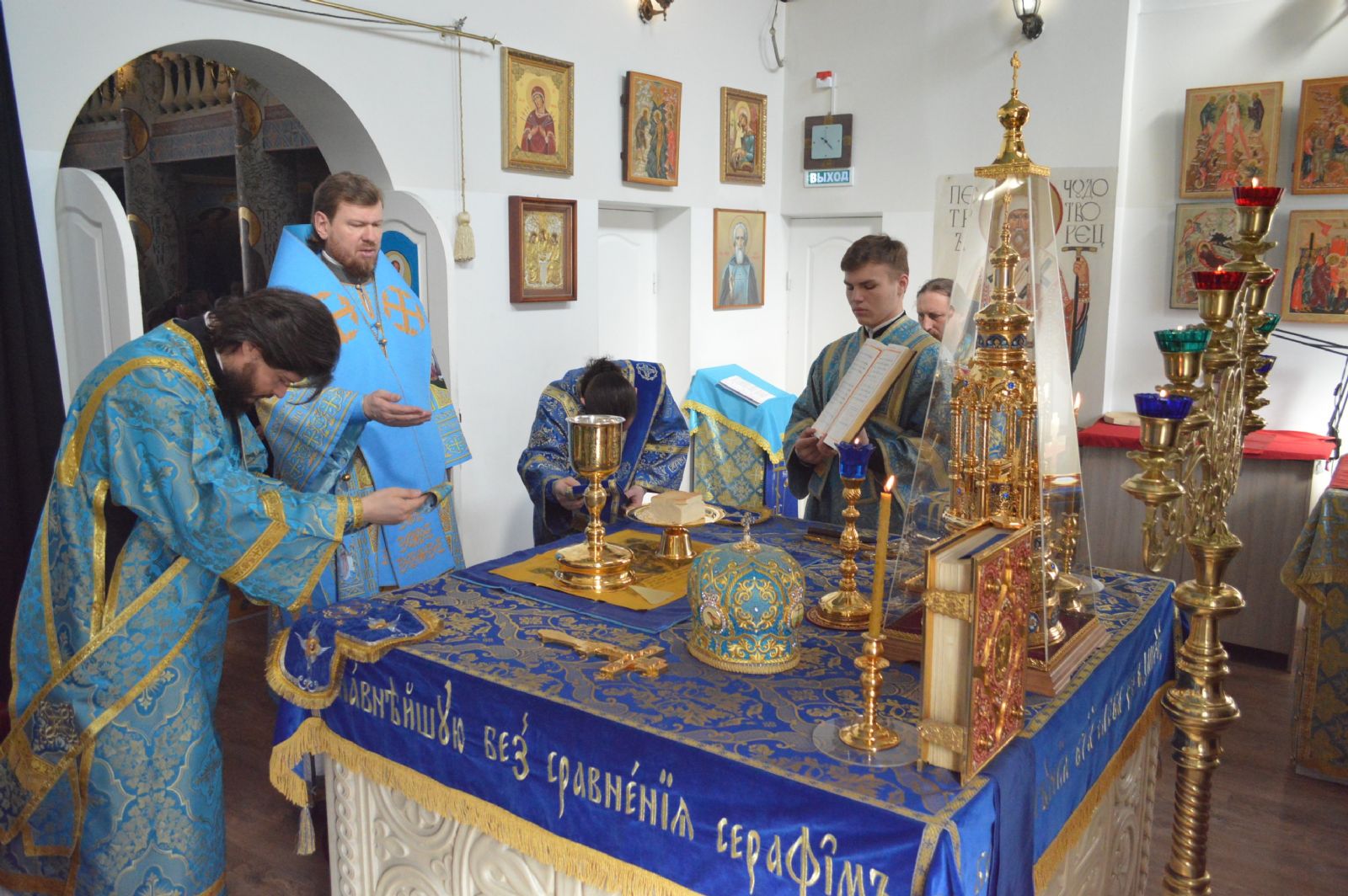 В праздник Благовещения Пресвятой Богородицы глава Приморской митрополии совершил литургию в храме Порт-Артурской иконы Божией Матери