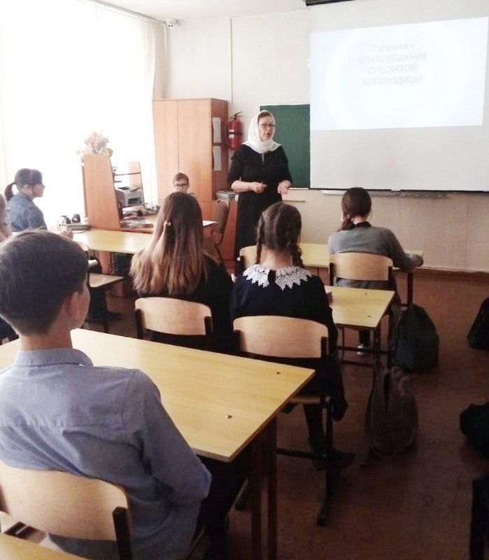 В школах Арсеньева прошли уроки, посвященные Благовещению Пресвятой Богородицы (+ Фото)