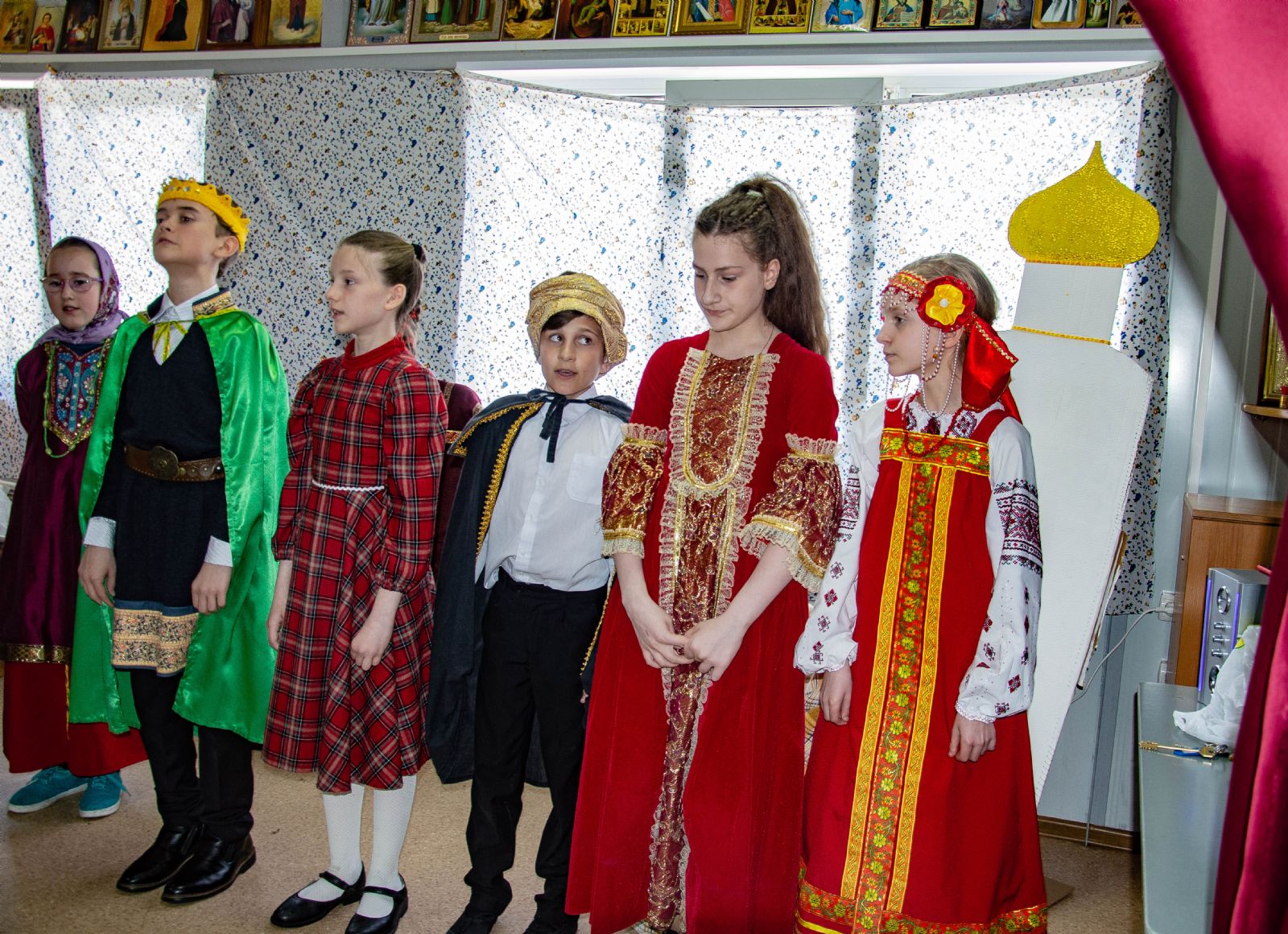 Пасхальные выступления детей воскресной школы Покровского собора
