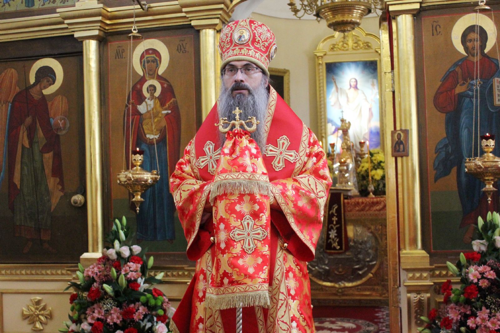 Епископ Иннокентий совершил Божественную литургию в престольный праздник Никольского кафедрального собора