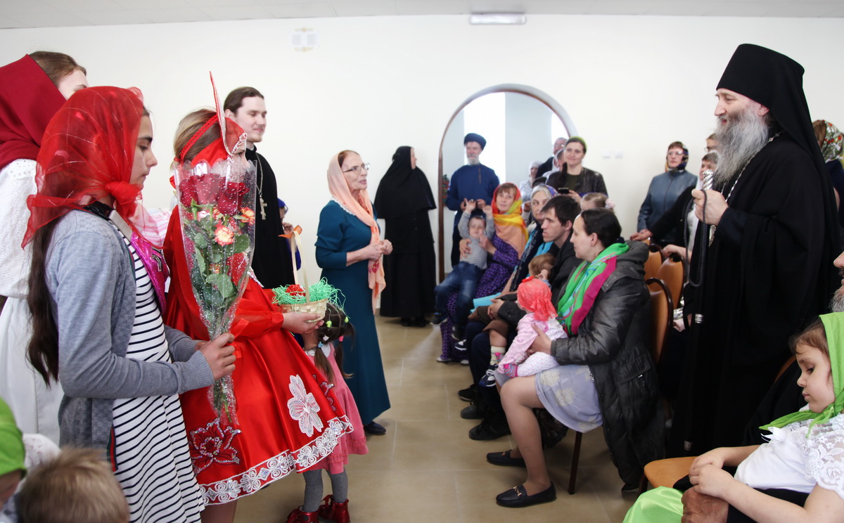Пасхальный концерт воскресных школ г. Арсеньева состоялся в Духовно-просветительском центре (+ Фото + Видео)