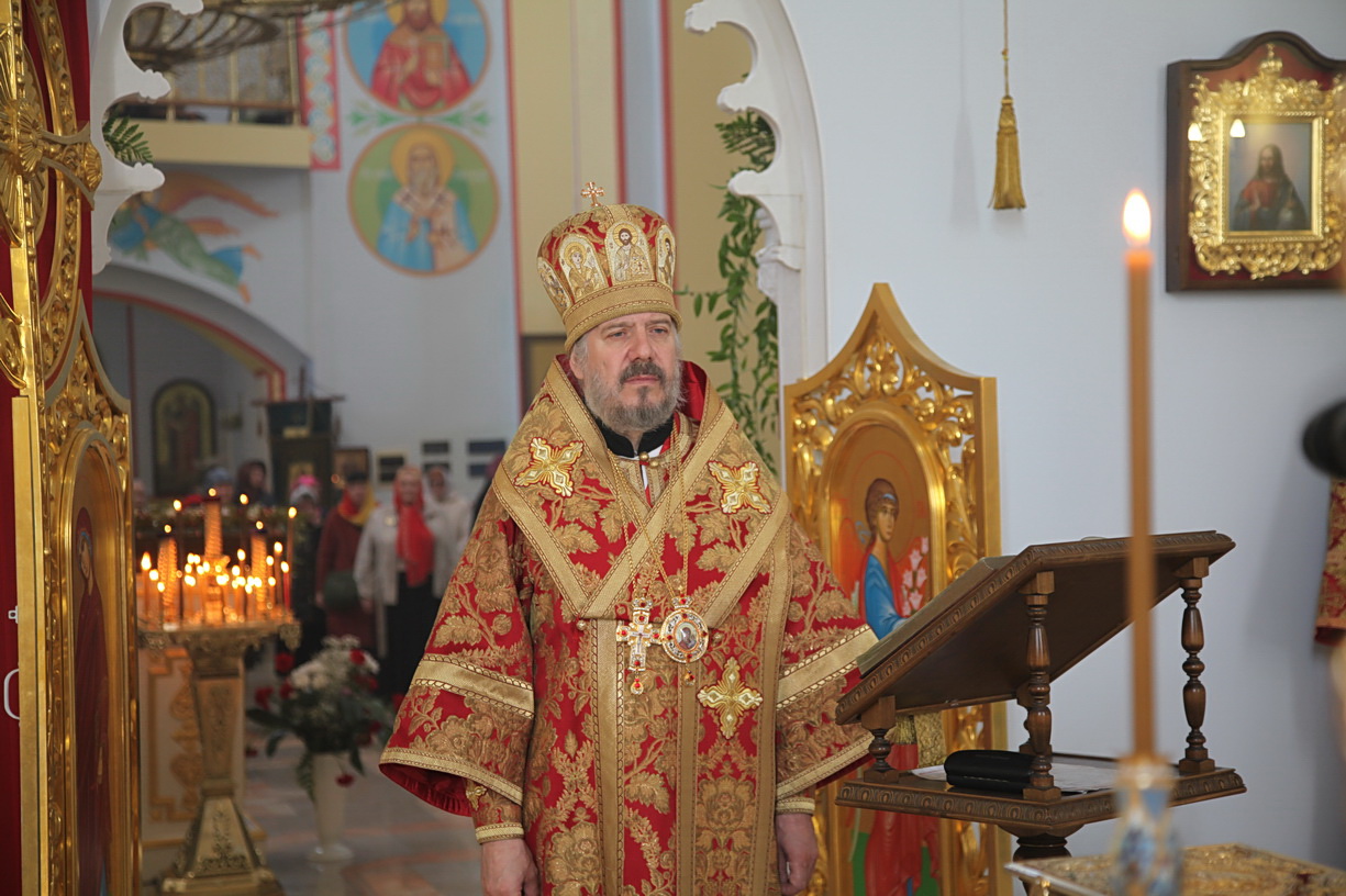 В пятницу Светлой седмицы, епископ Находкинский и Преображенский Николай совершил Божественную литургию в Казанском Кафедральном соборе г. Находки.