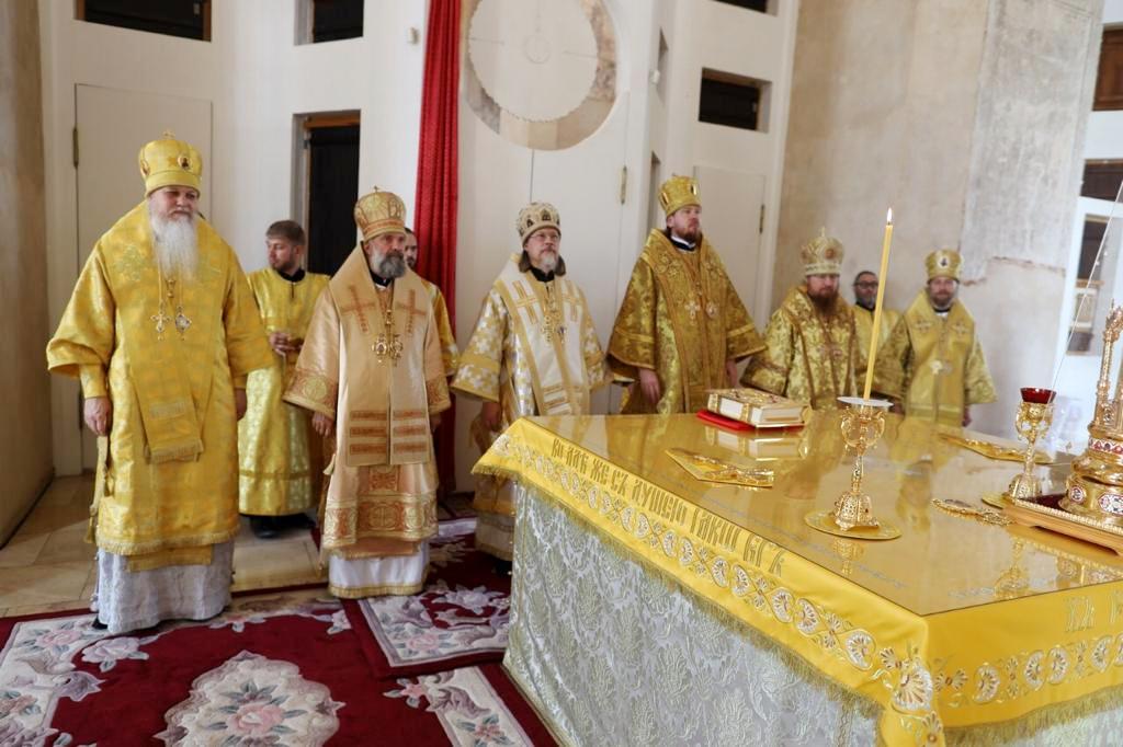 Глава Приморской митрополии принял участие в торжествах в день принесения мощей святителя Феофана Затворника