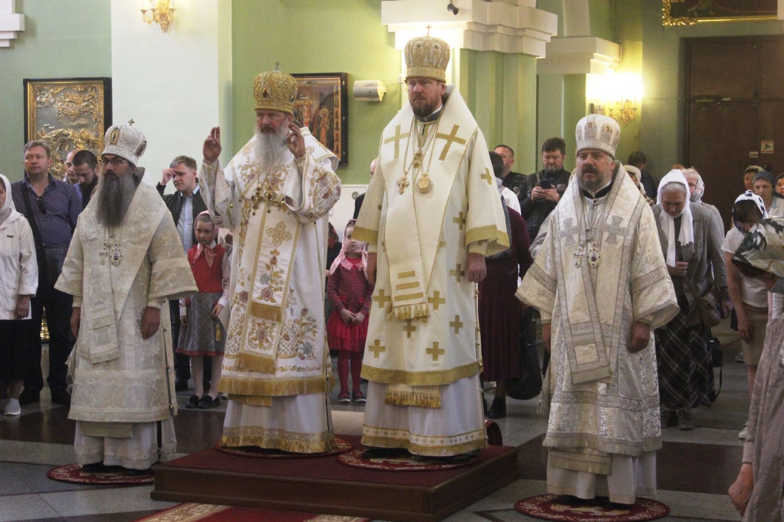 В праздник Вознесения Господня сонм архиереев совершил литургию в Покровском соборе