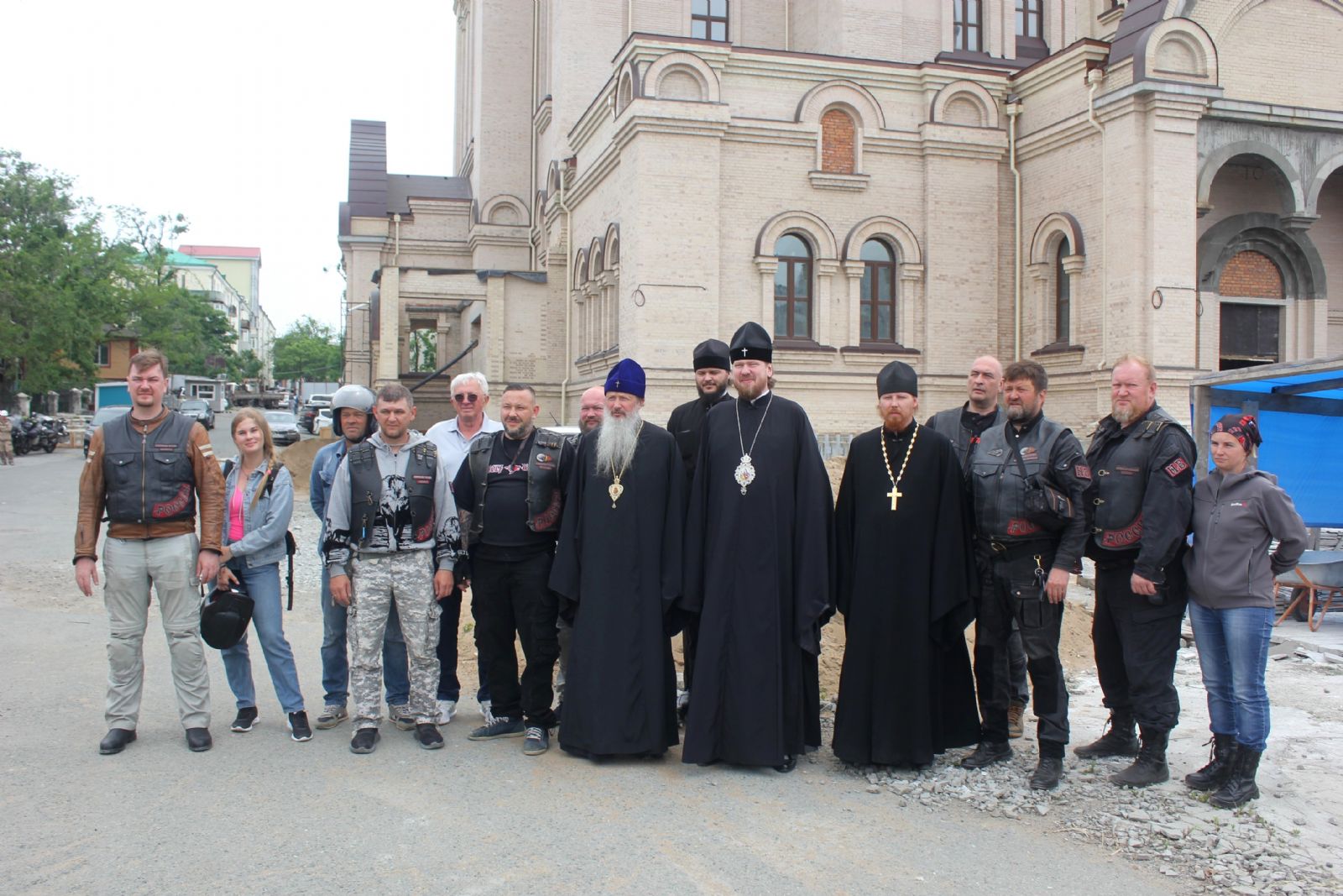 Митрополит Марк и митрополит Владимир посетили строящийся Спасо-Преображенский кафедральный собор
